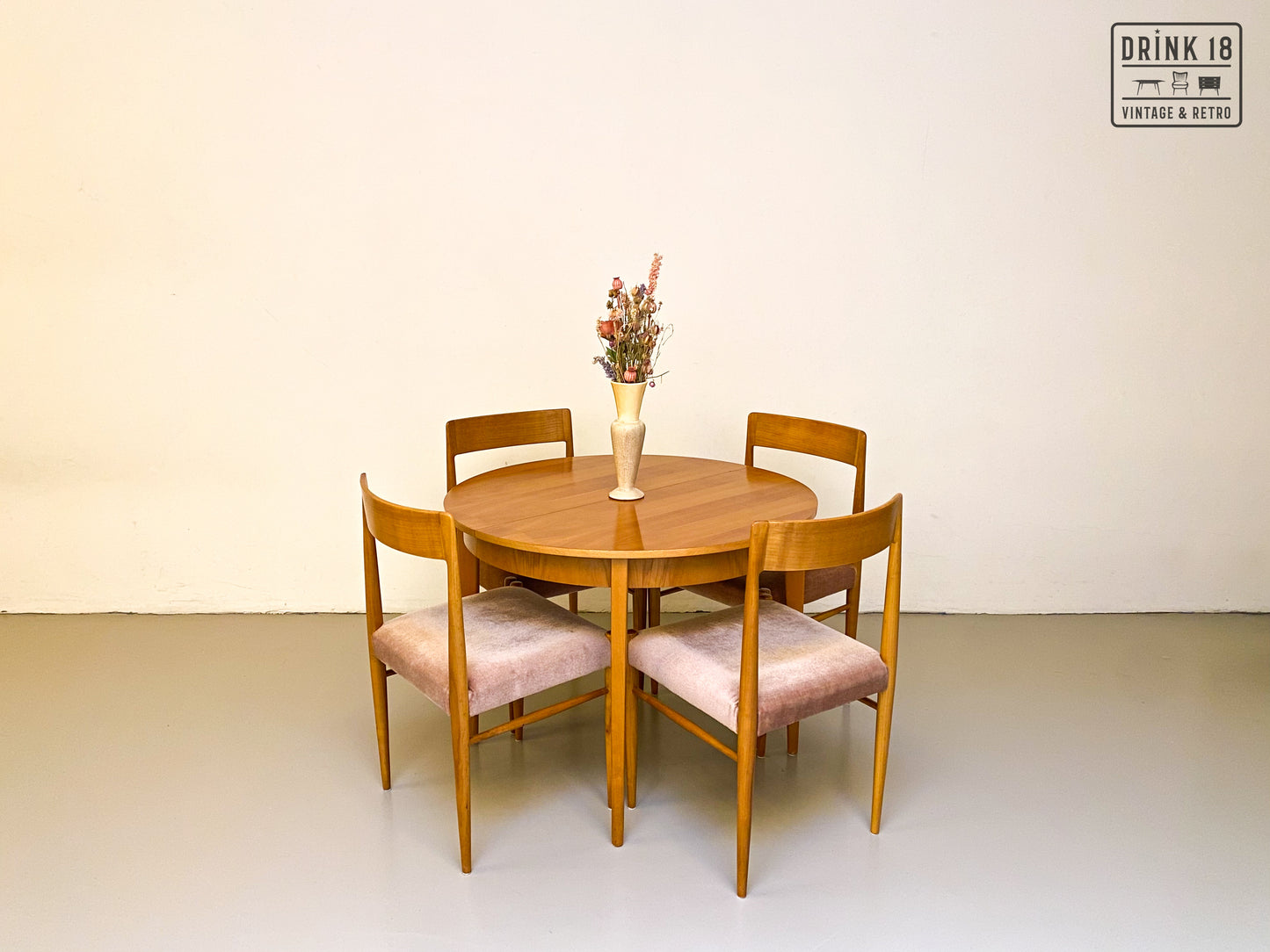 Vintage - Verlengbare ronde eettafel met vier stoelen