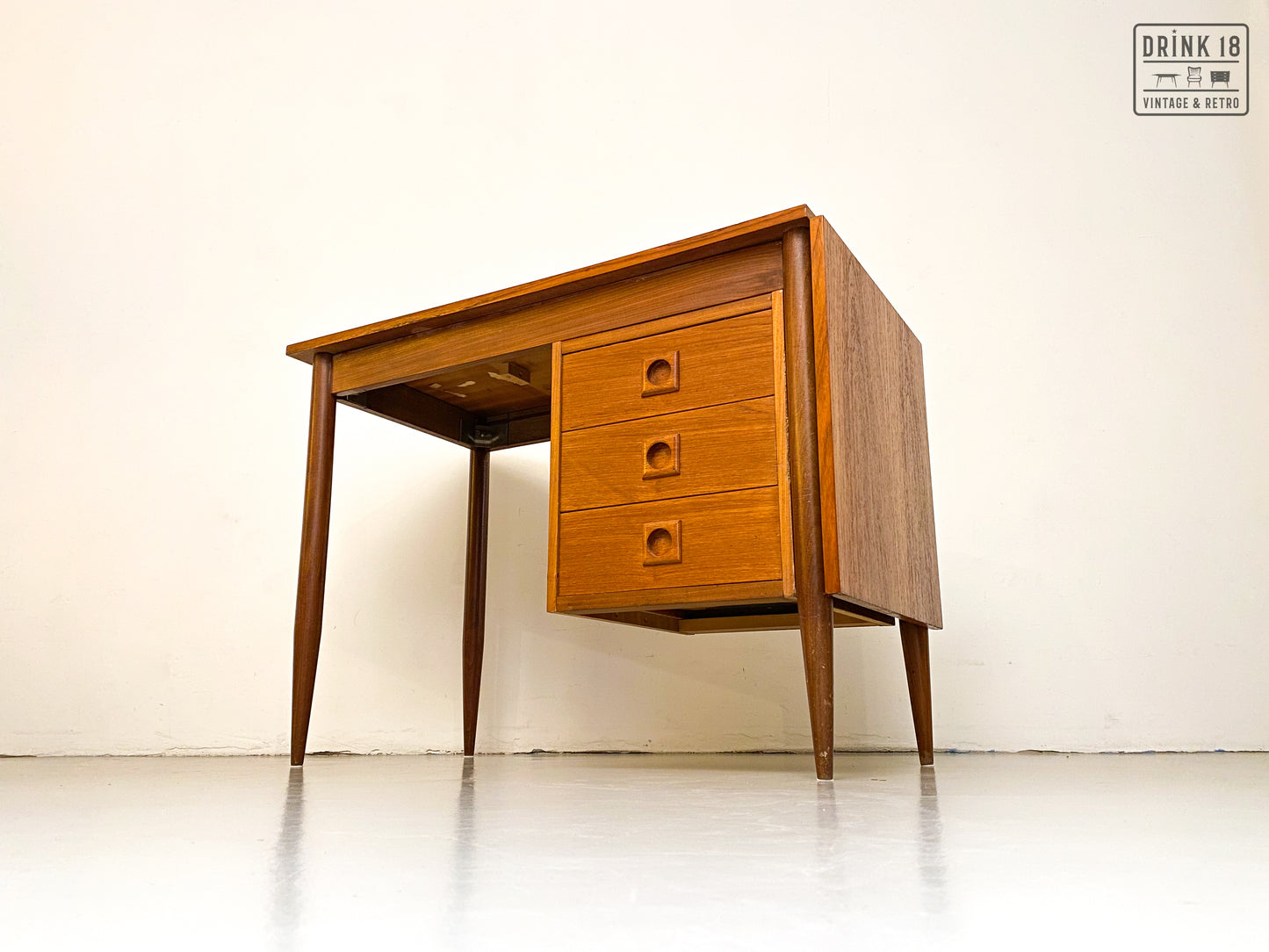 Drop-leaf bureau - Arne Vodder