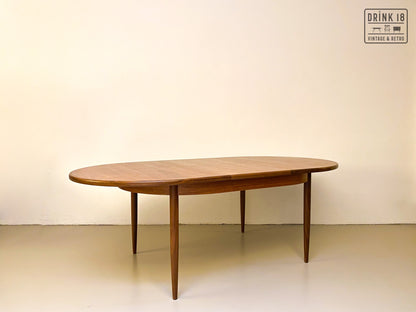 Verlengbare ovale eettafel - G-plan