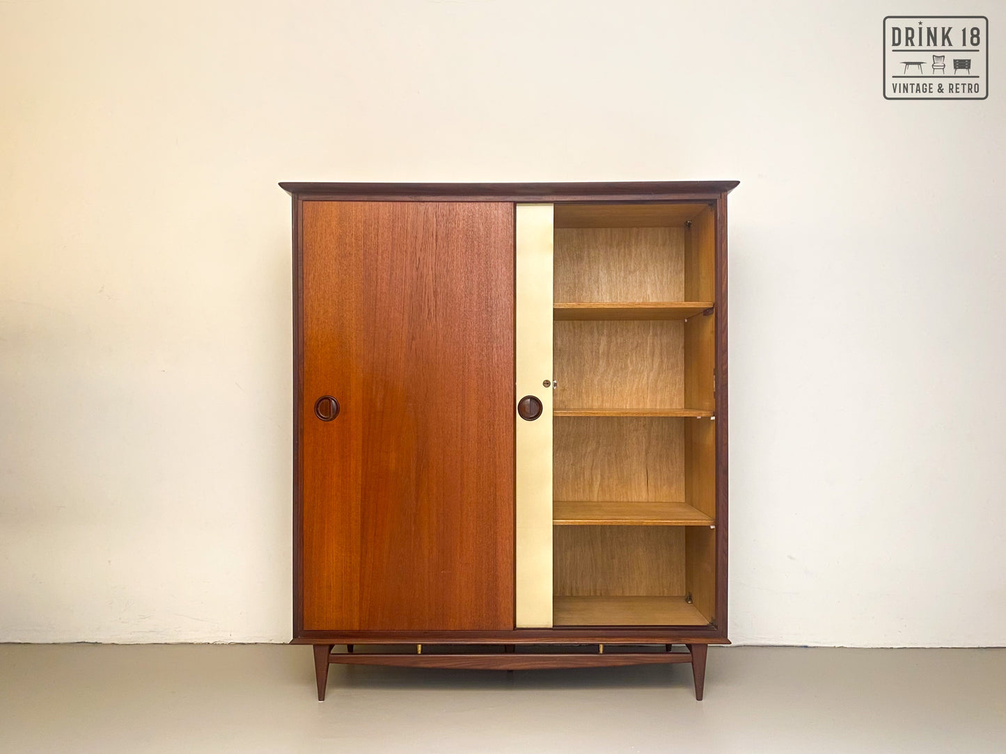 Kleerkast met schuifdeuren - Louis van Teeffelen