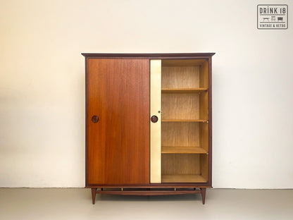 Kleerkast met schuifdeuren - Louis van Teeffelen