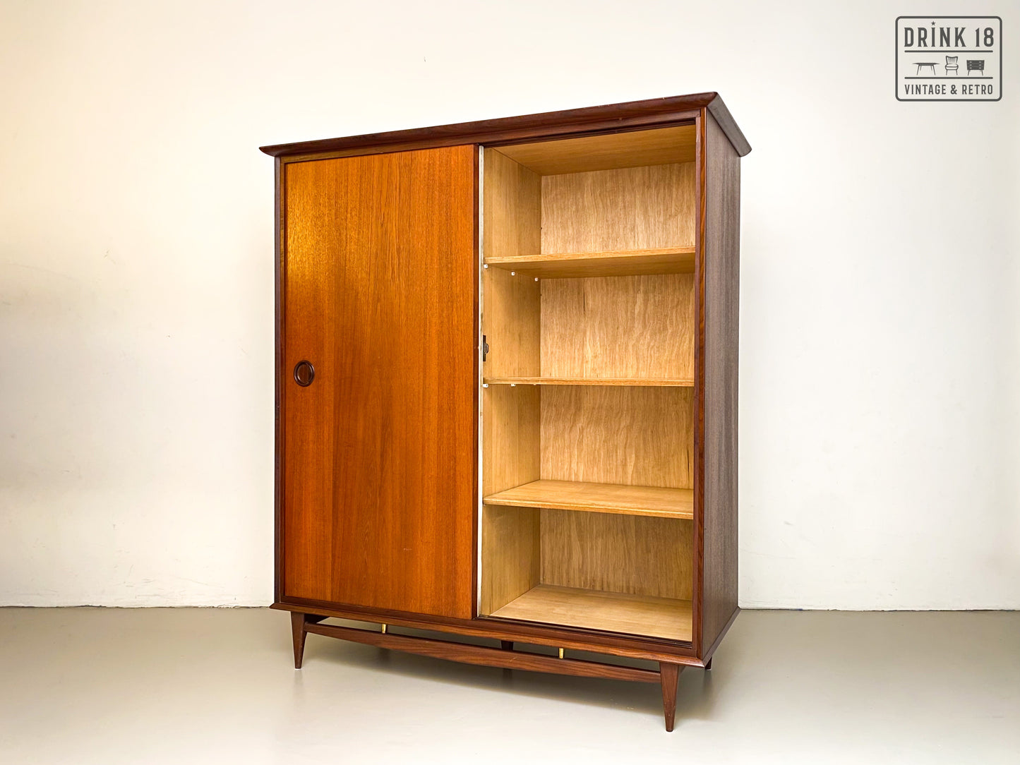 Kleerkast met schuifdeuren - Louis van Teeffelen