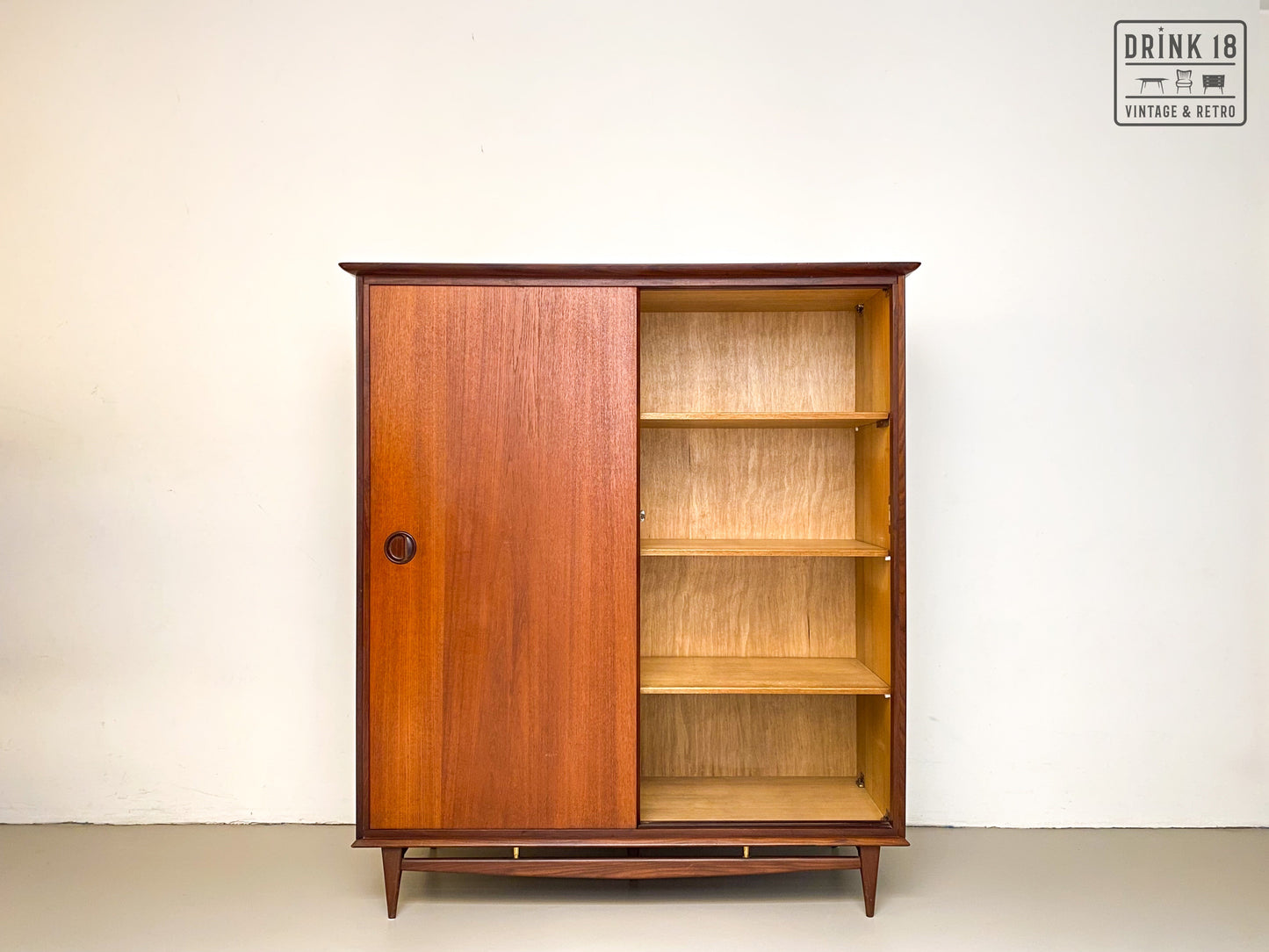 Kleerkast met schuifdeuren - Louis van Teeffelen