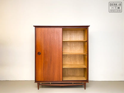 Kleerkast met schuifdeuren - Louis van Teeffelen
